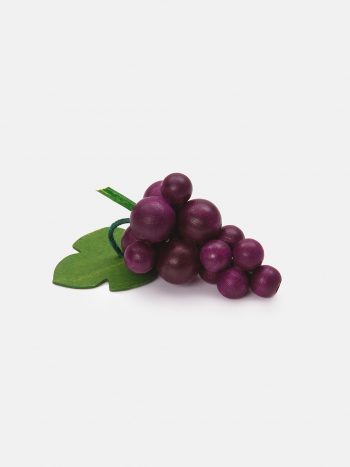 Realistic play food for toddlers – wooden fruit Red Grapes for play kitchen, eco-friendly and safe, made in Germany by Erzi.