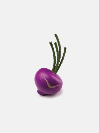 Realistic play food for toddlers – wooden vegetable Turnip for play kitchen, eco-friendly and safe, made in Germany by Erzi.