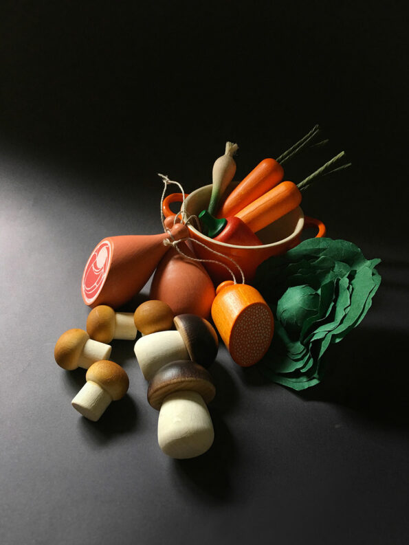 Erzi Wooden Play food for pretend play, play grocery, play kitchen, wooden fruit, wooden vegetables, made in Germany